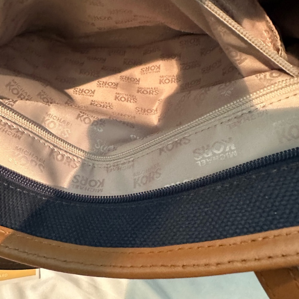 Michael Kors Tote Bag great condition - Picture 9 of 10